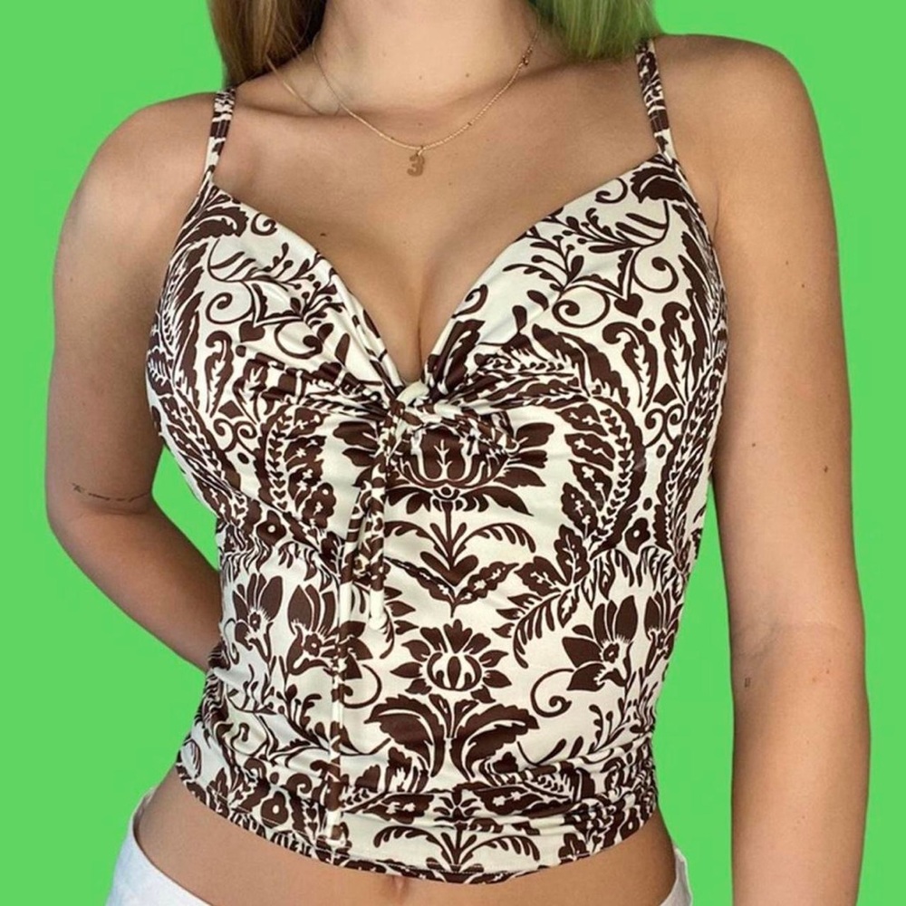 White/Brown Victoria Secret Tankini top
Bathing suit material. Cup size: 34D